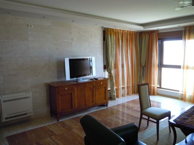 Квартира в Баре, Черногория, 200 м2 - фото 1