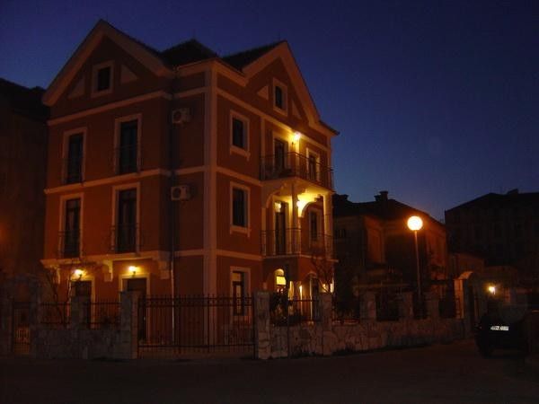 Коммерческая недвижимость в Тивате, Черногория, 400 м2 - фото 1