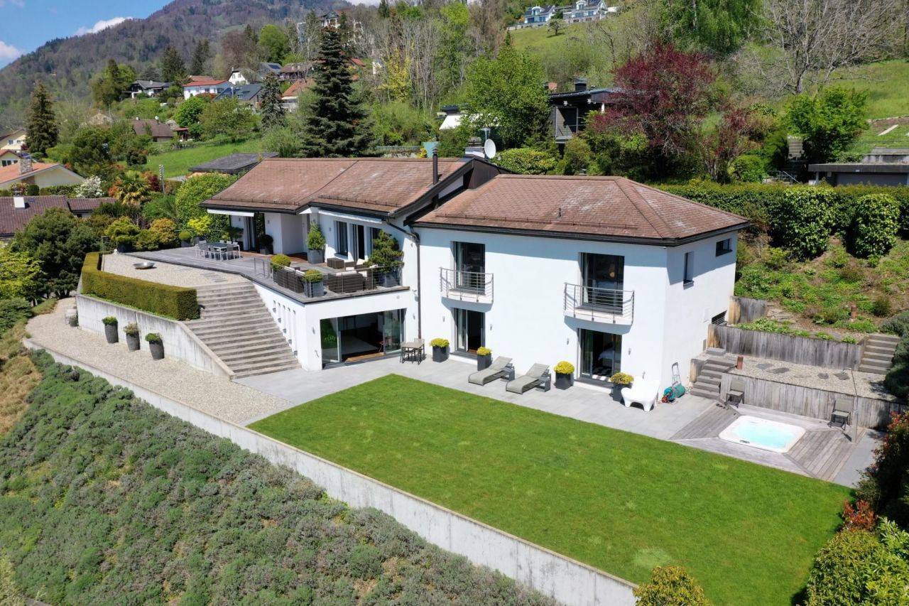Дом в Монтрё, Швейцария, 450 м2 - фото 1