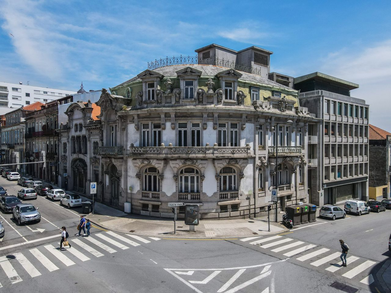 Коммерческая недвижимость в Порту, Португалия, 292 м2 - фото 1