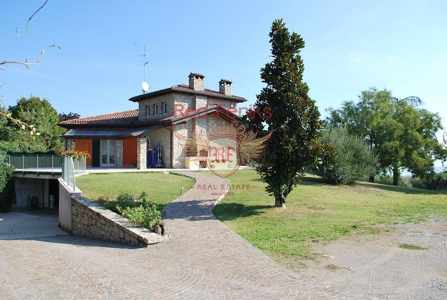 Вилла у озера Гарда, Италия, 350 м² - фото 1