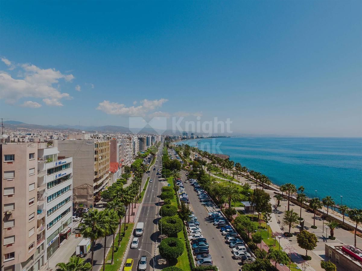 Инвестиционный проект в Лимасоле, Кипр, 373 м2 - фото 1