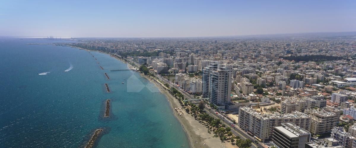 Инвестиционный проект в Лимасоле, Кипр, 1 408 м2 - фото 1