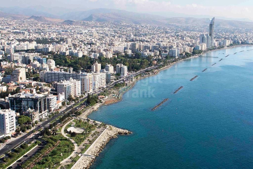 Инвестиционный проект в Лимасоле, Кипр, 568 м2 - фото 1