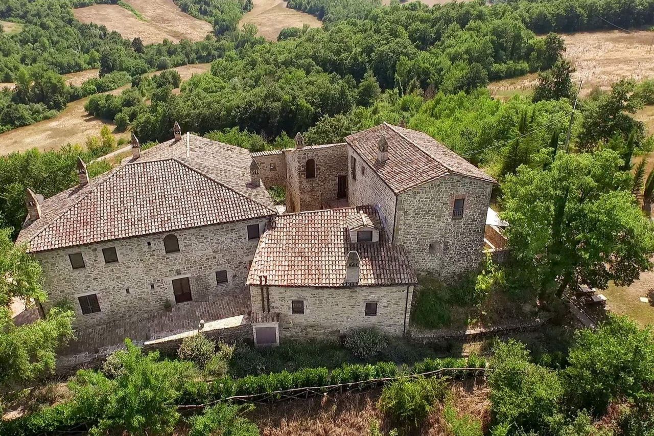 Дом в Умбертиде, Италия, 750 м2 - фото 1