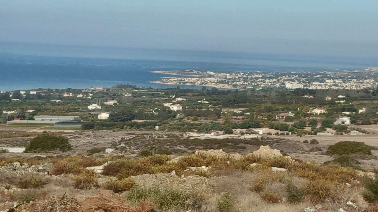 Земля в Пафосе, Кипр, 11 037 м2 - фото 1