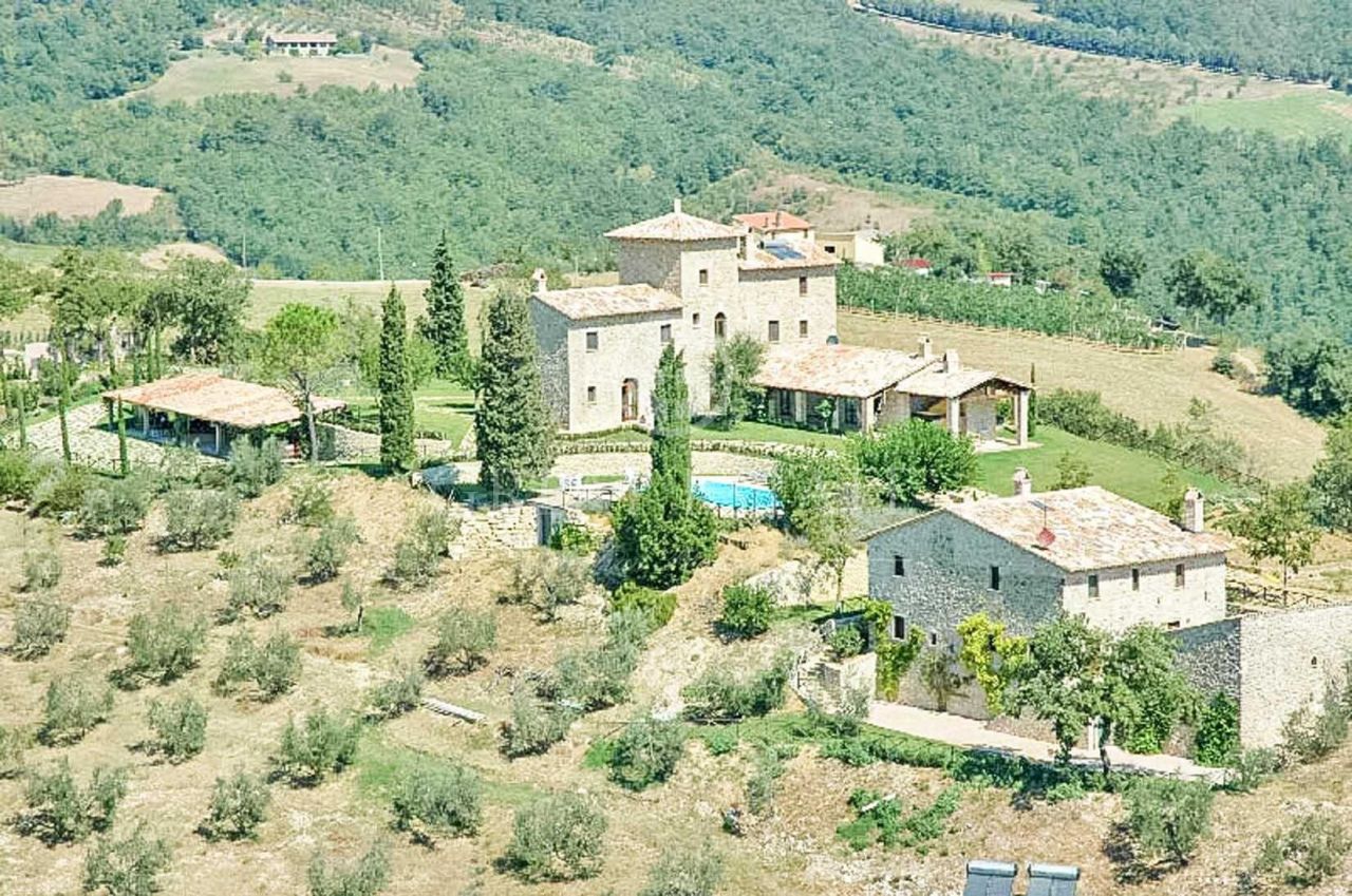 Дом в Тоди, Италия, 710.95 м2 - фото 1