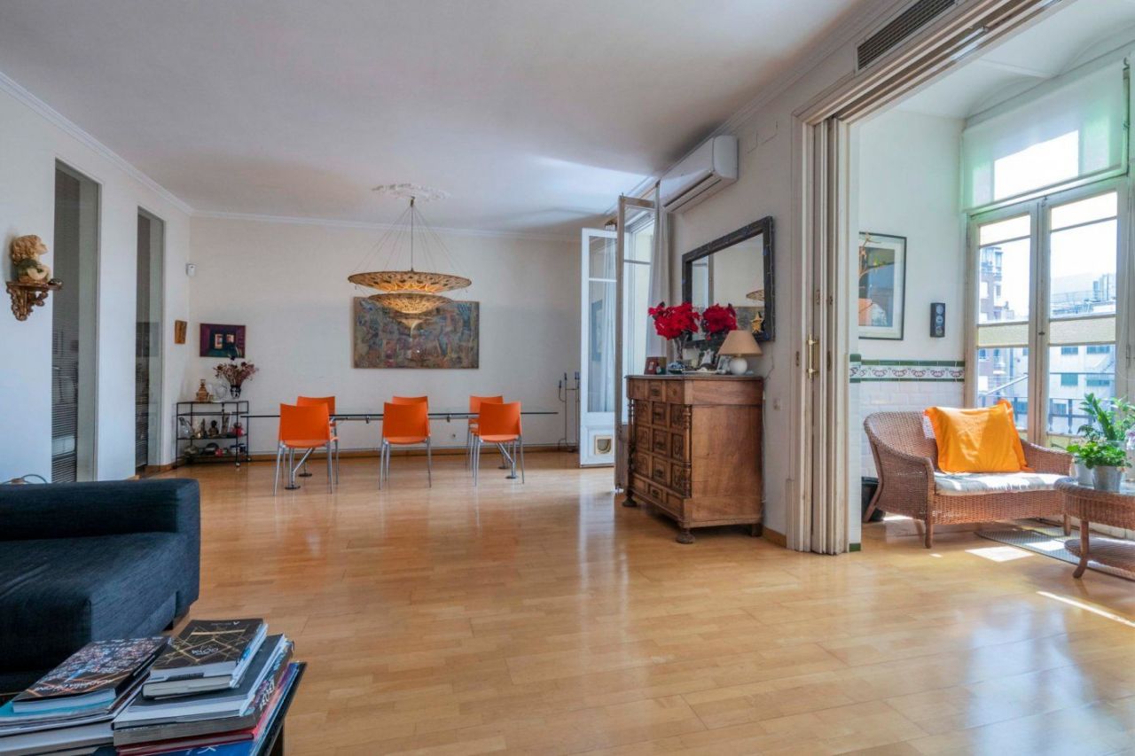 Квартира в Барселоне, Испания, 209 м² - фото 2