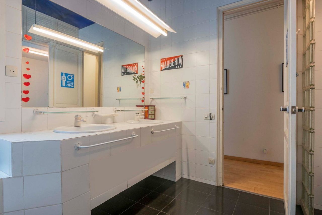 Квартира в Барселоне, Испания, 209 м² - фото 18