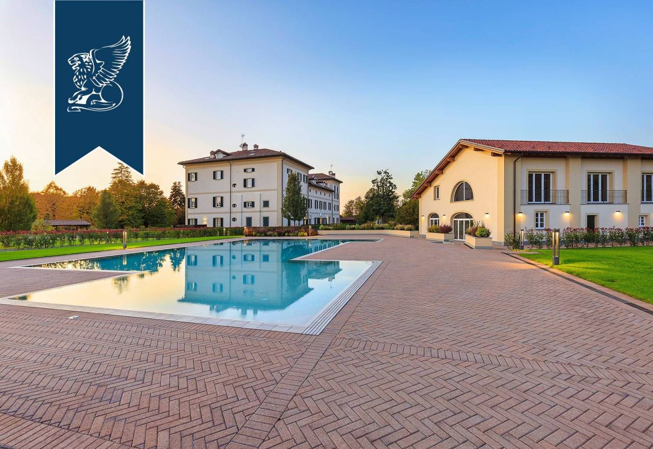 Вилла в Алессандрии, Италия, 2 200 м² - фото 1