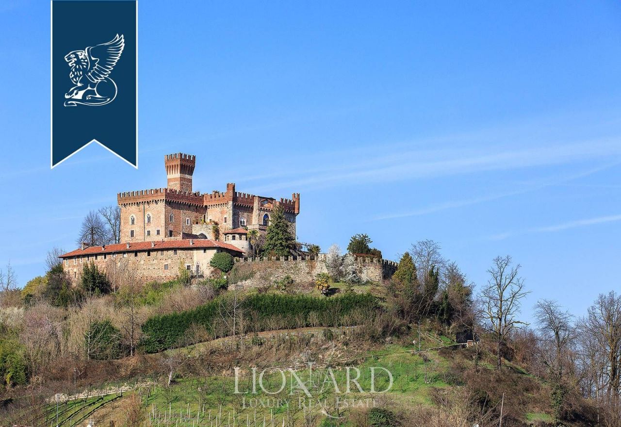 Замок в Кунео, Италия, 1 500 м2 - фото 1