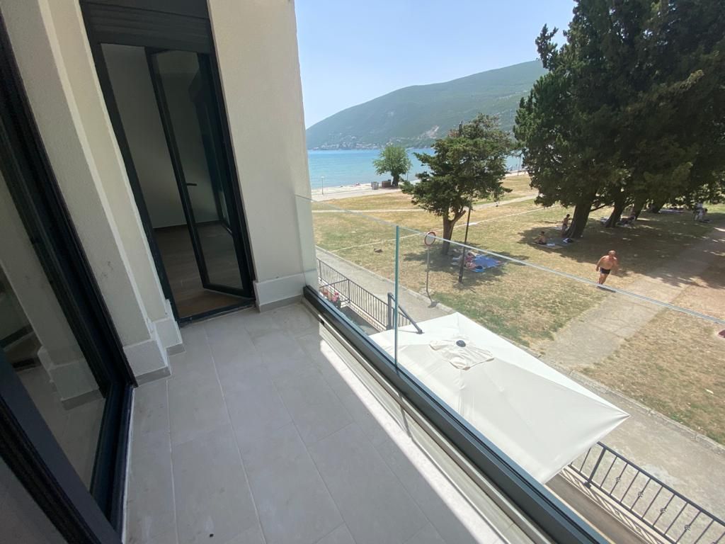Квартира в Херцег-Нови, Черногория, 61 м² - фото 1