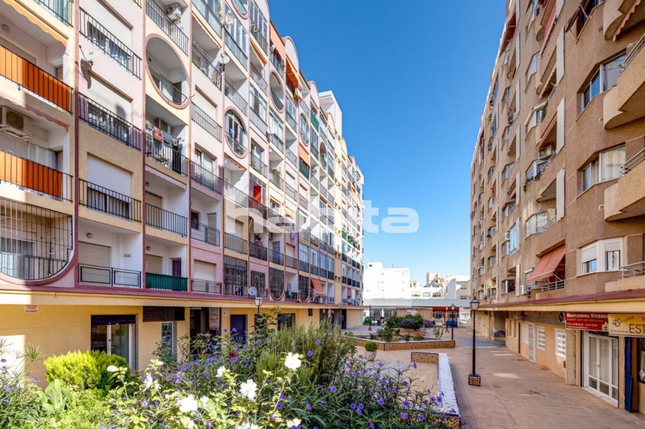 Апартаменты в Торревьехе, Испания, 28.5 м² - фото 1
