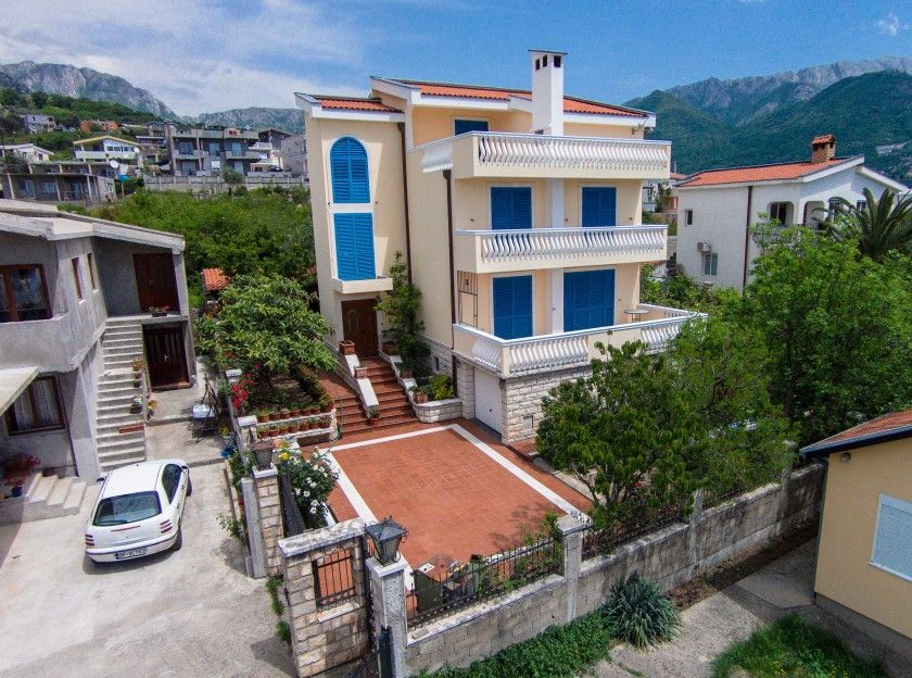 Дом в Баре, Черногория, 400 м2 - фото 1