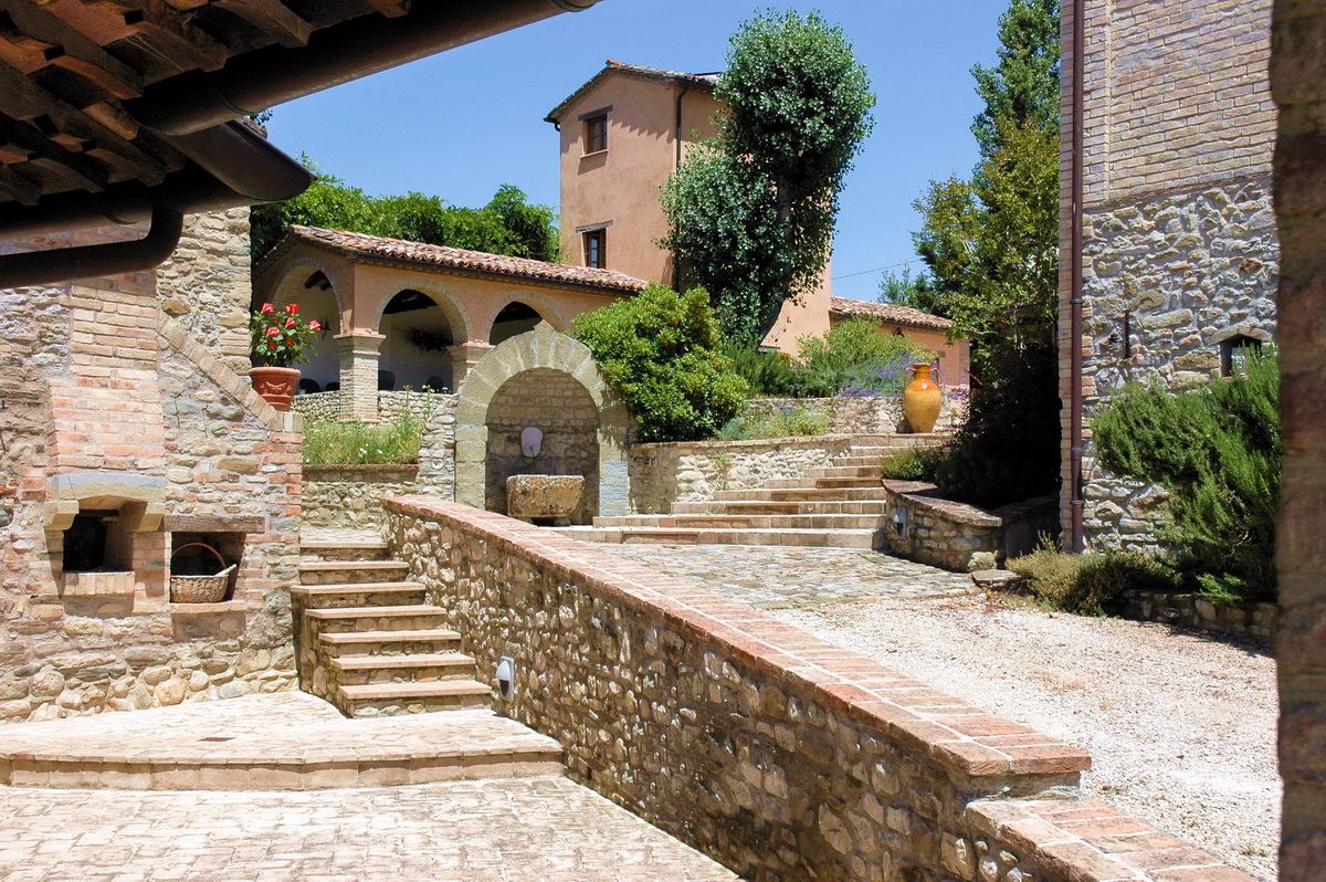 Поместье в Читта-ди-Кастелло, Италия, 694 м² - фото 2