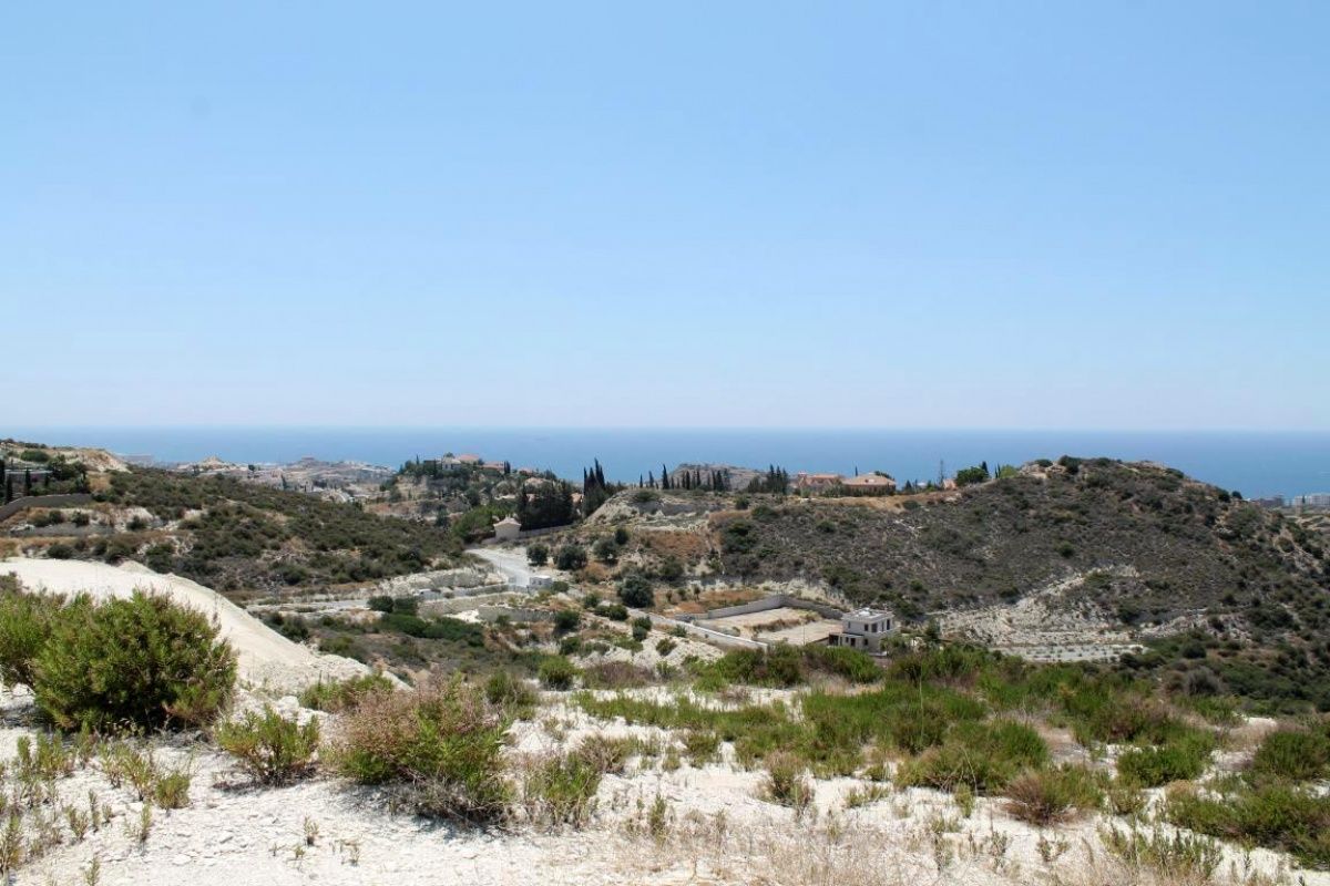 Земля в Лимасоле, Кипр, 2 102 сот. - фото 1