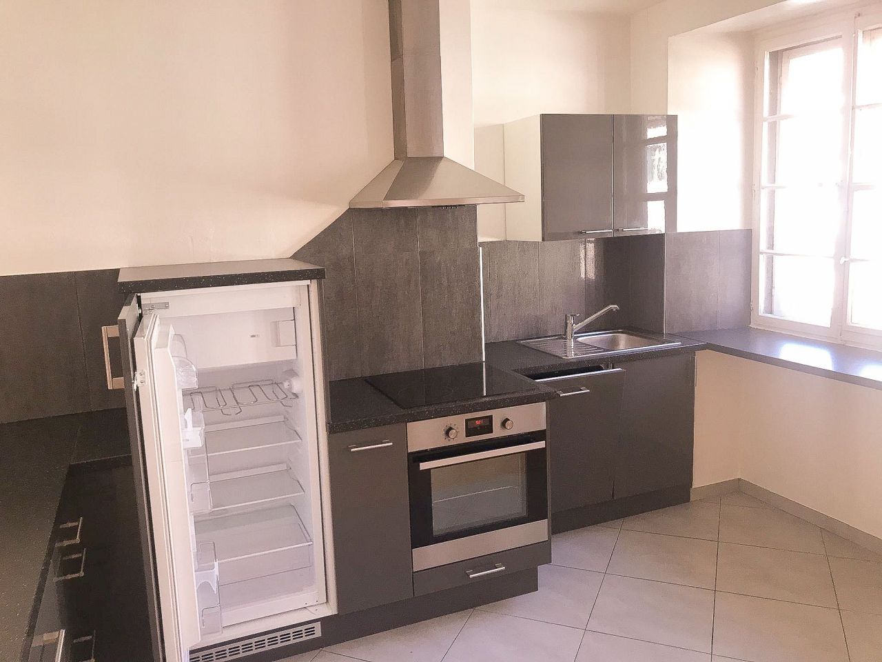 Доходный дом в Невшателе, Швейцария, 850 м² - фото 2