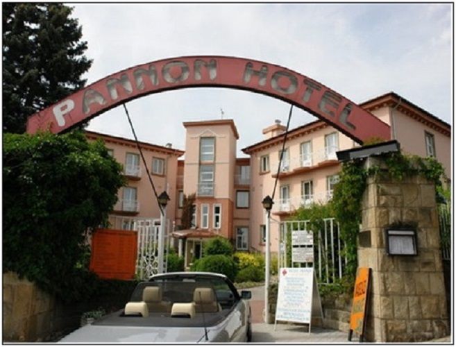Отель, гостиница в Хевизе, Венгрия, 2 800 м2 - фото 1