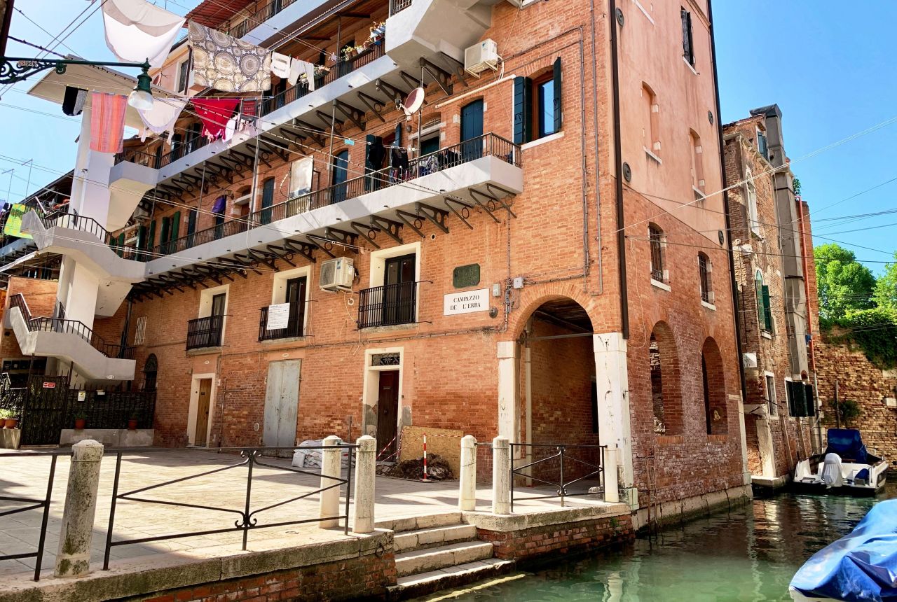 Апартаменты в Венеции, Италия, 65 м2 - фото 1