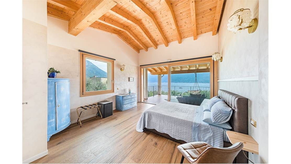 Вилла у озера Гарда, Италия, 280 м² - фото 8