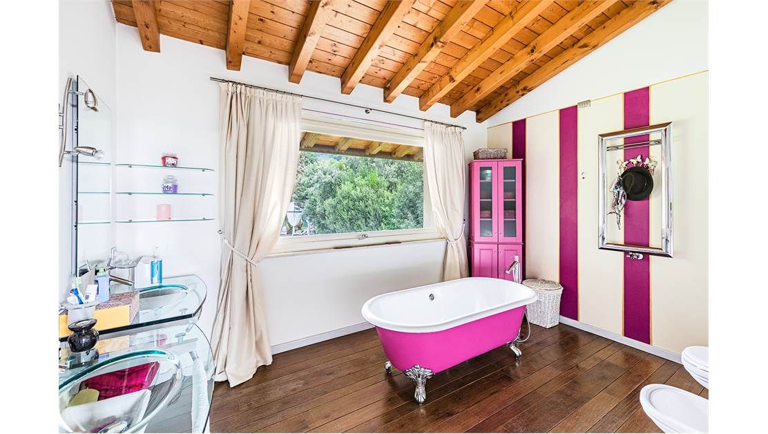 Поместье у озера Гарда, Италия, 438 м² - фото 17