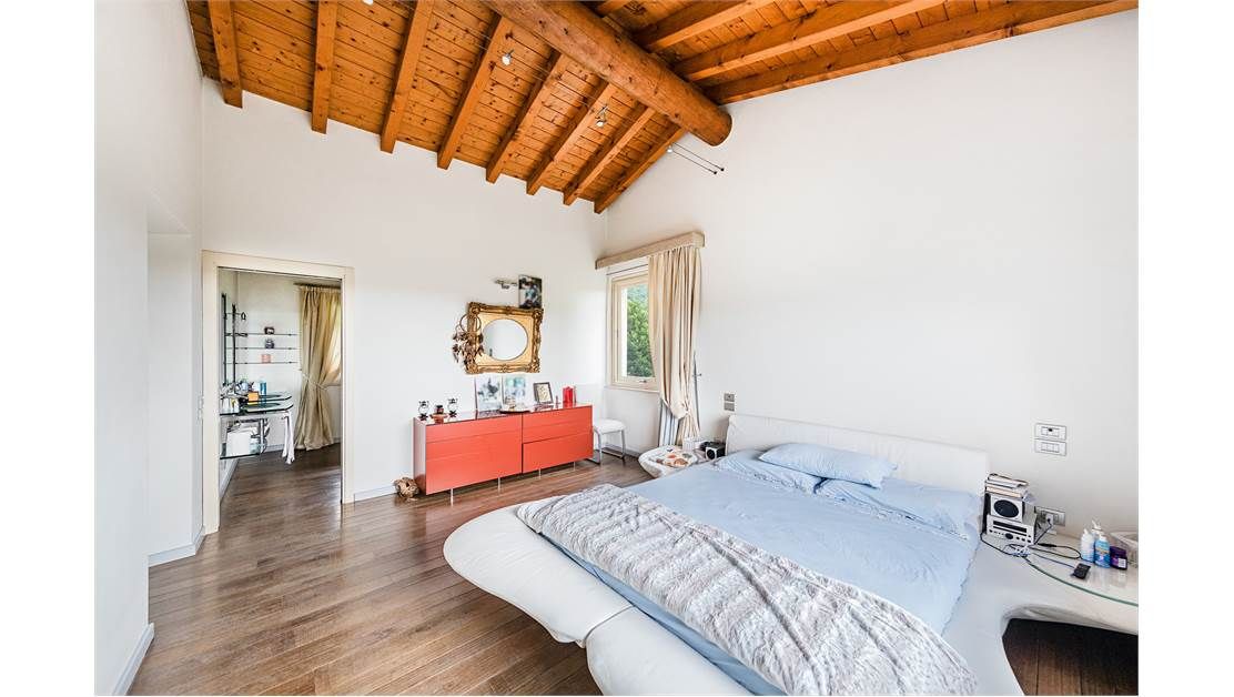 Поместье у озера Гарда, Италия, 438 м² - фото 16