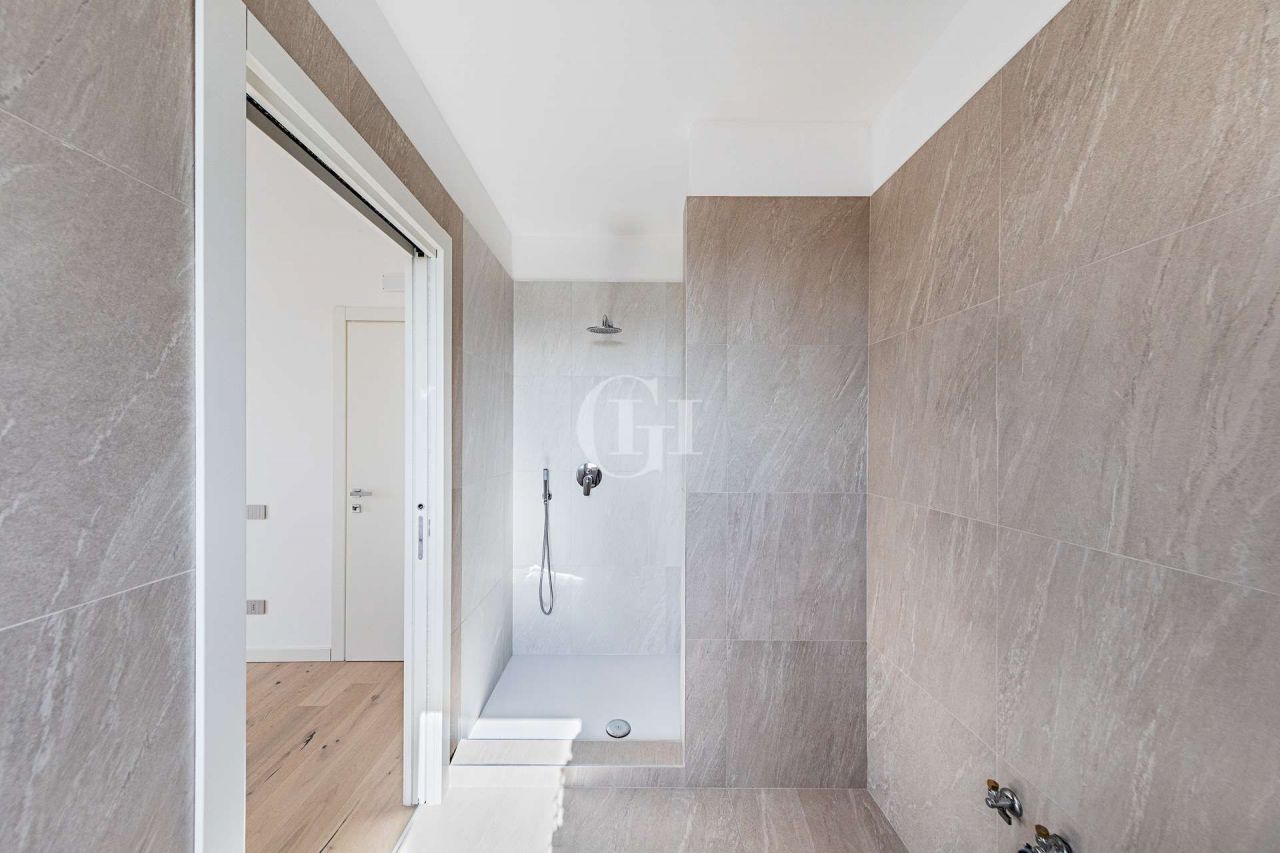 Пентхаус у озера Гарда, Италия, 160 м² - фото 13