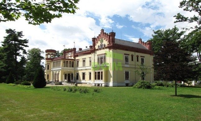 Отель, гостиница в Карловых Варах, Чехия, 4 500 м2 - фото 1