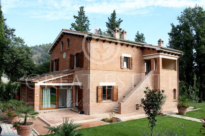Дом в Четоне, Италия, 400 м2 - фото 1