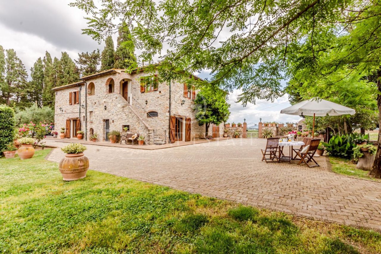 Дом в Суверето, Италия, 288 м2 - фото 1