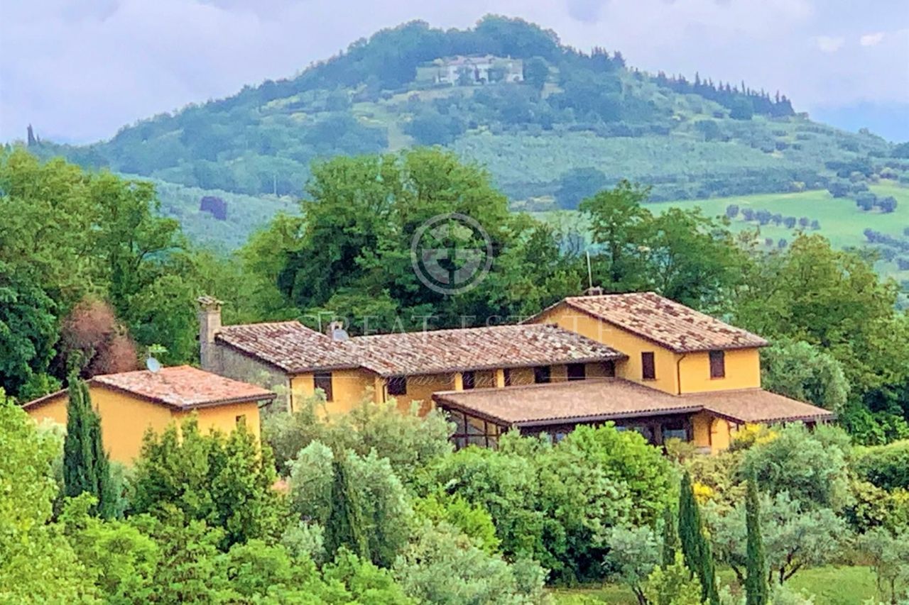 Дом в Перудже, Италия, 364 м2 - фото 1