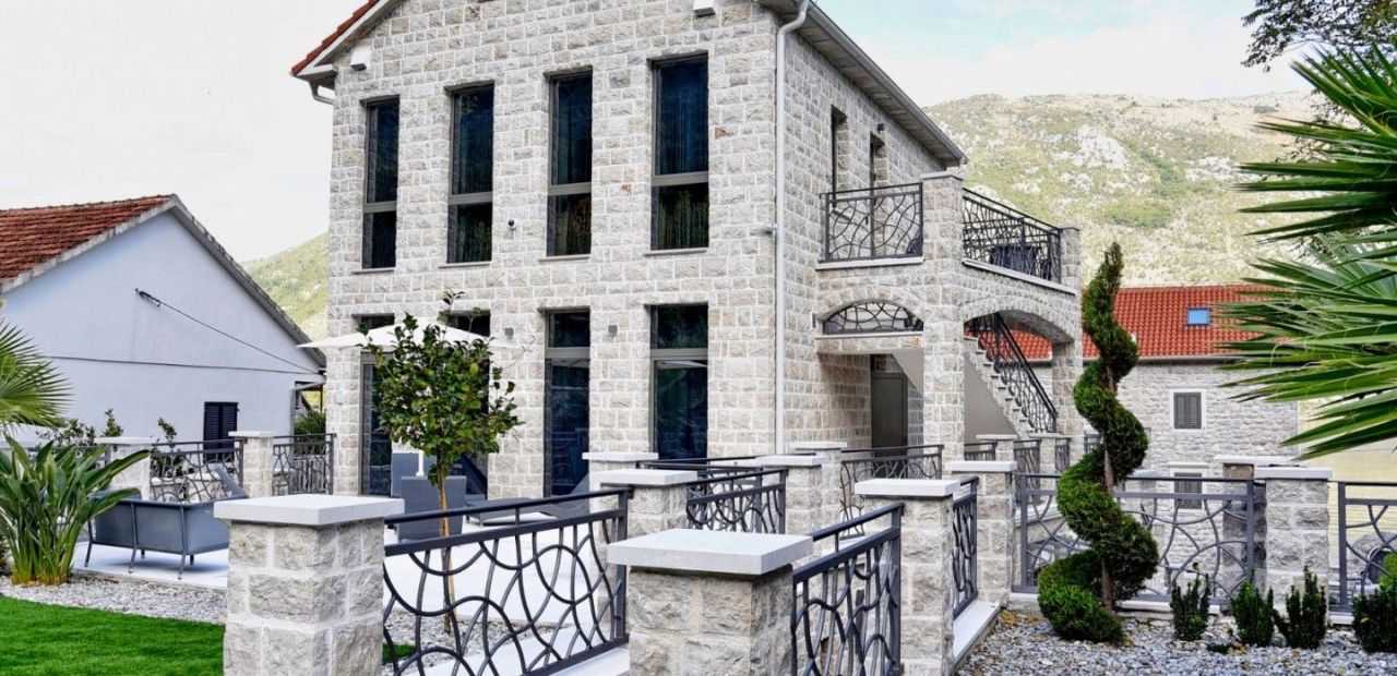 Отель, гостиница в Которе, Черногория, 622 м2 - фото 1