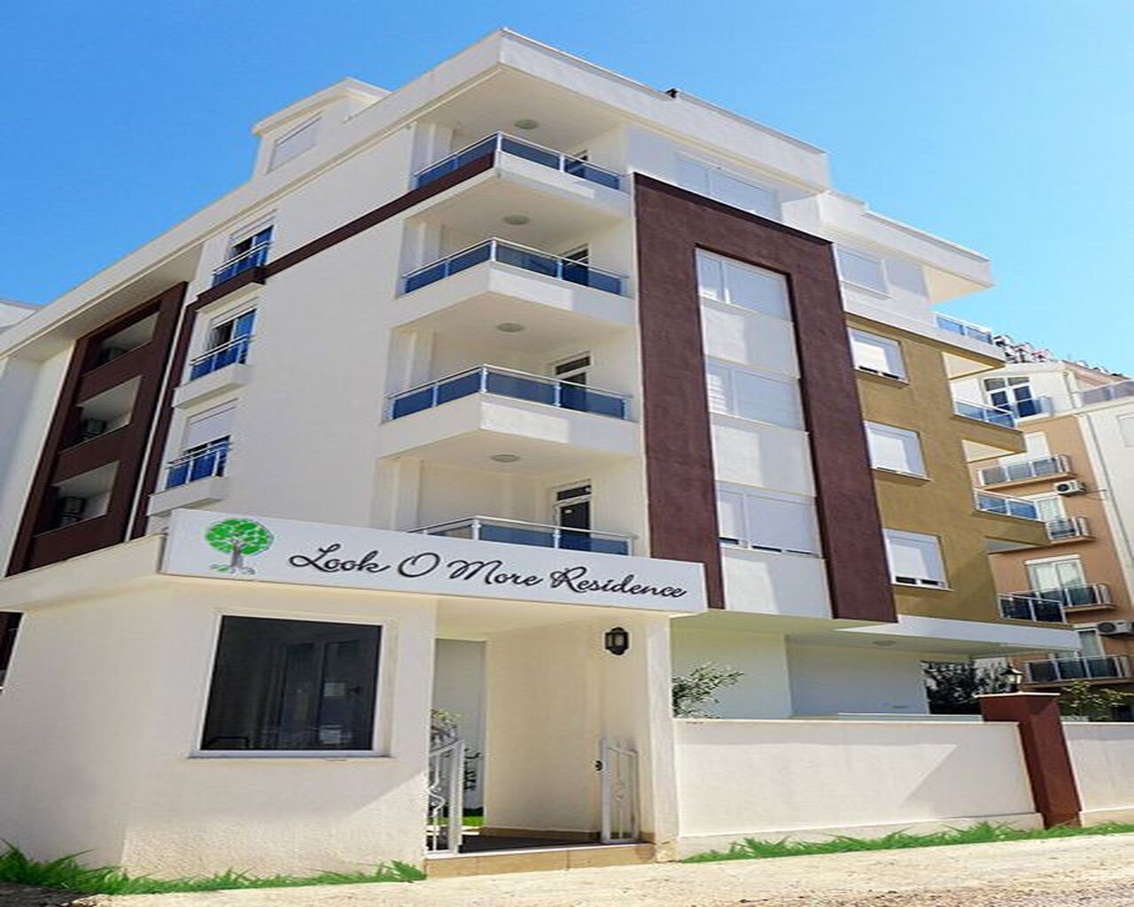 Коммерческая недвижимость в Анталии, Турция, 1 500 м2 - фото 1