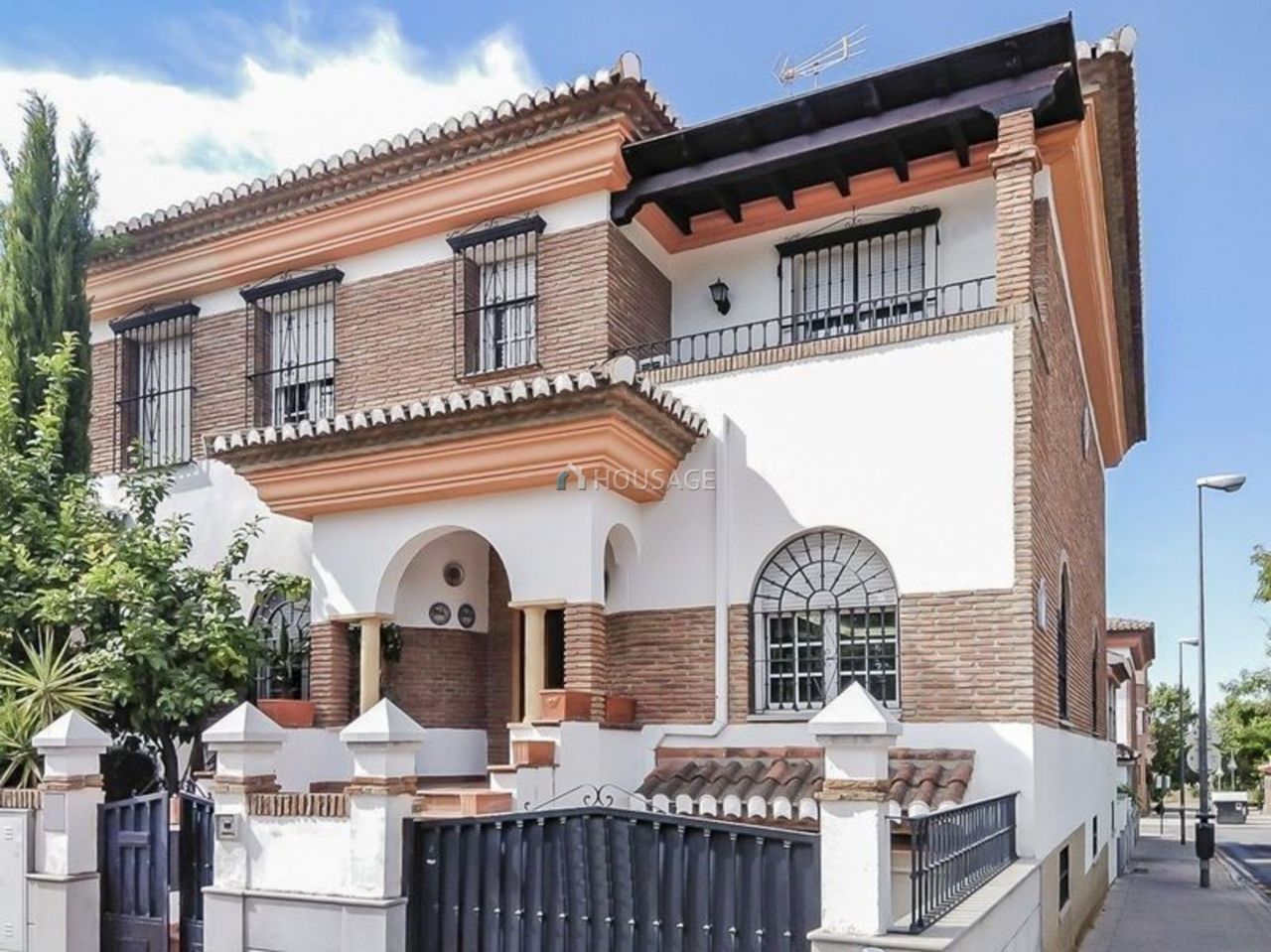 Дом в Гранаде, Испания, 313 м2 - фото 1