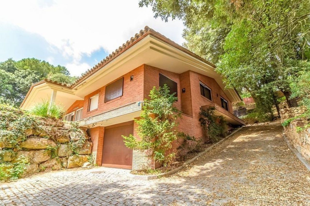 Дом в Жироне, Испания, 672 м2 - фото 1