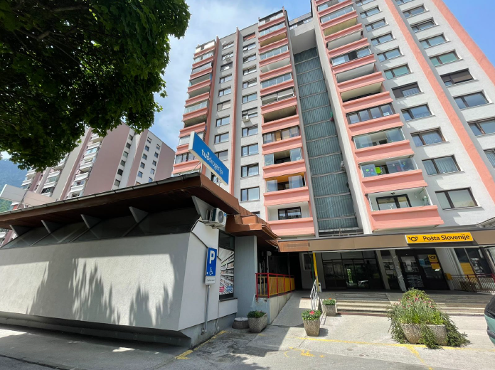 Магазин в Есенице, Словения, 211 м² - фото 2