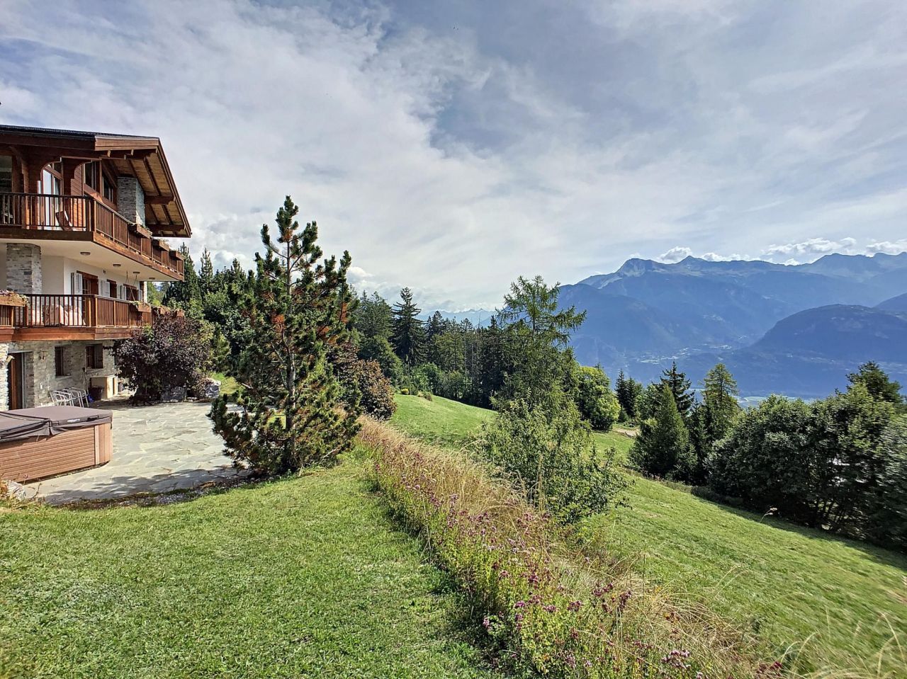 Дом в Кран-Монтане, Швейцария, 6 796 м2 - фото 1