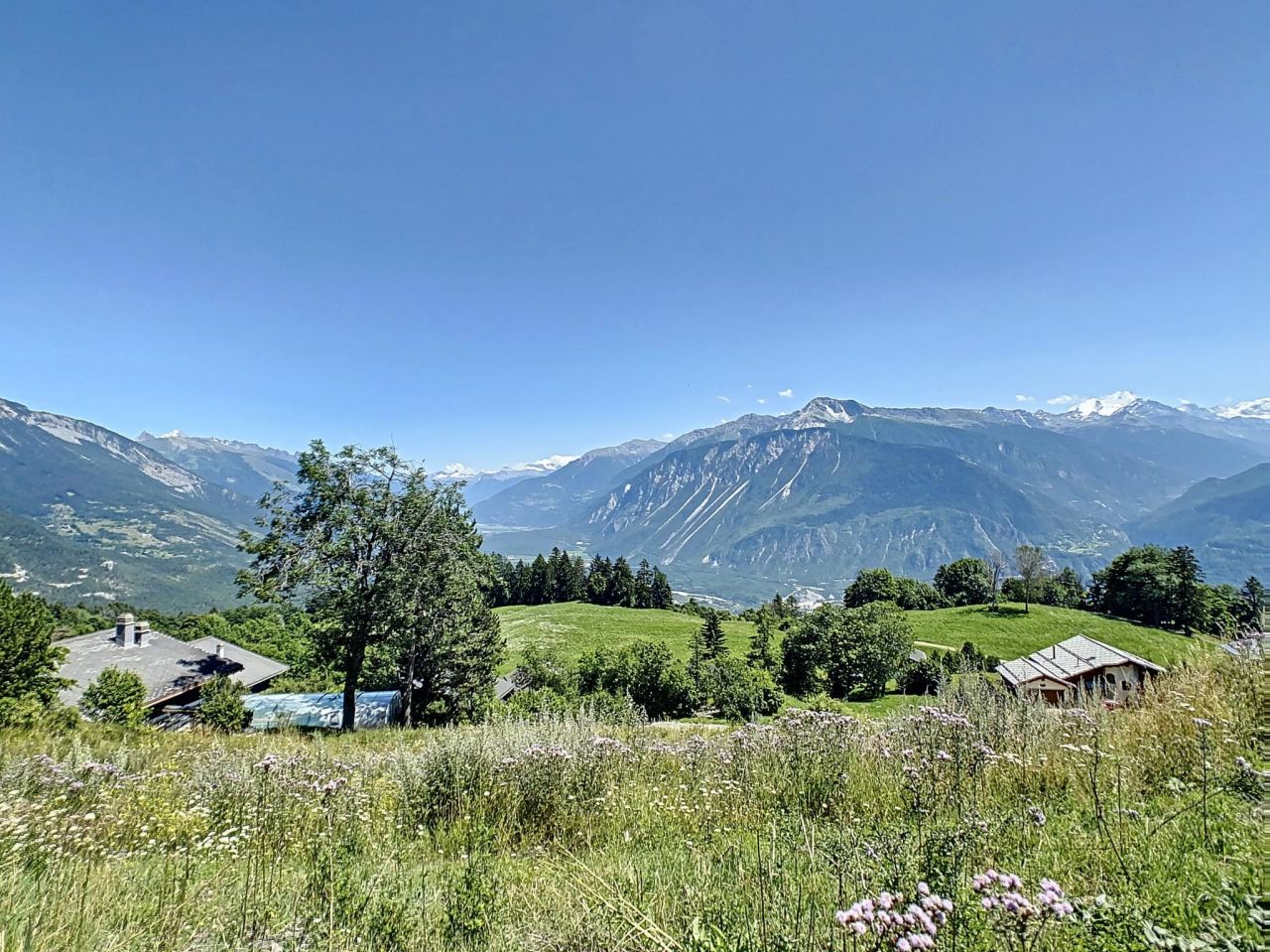 Земля в Кран-Монтане, Швейцария, 2 392 м2 - фото 1