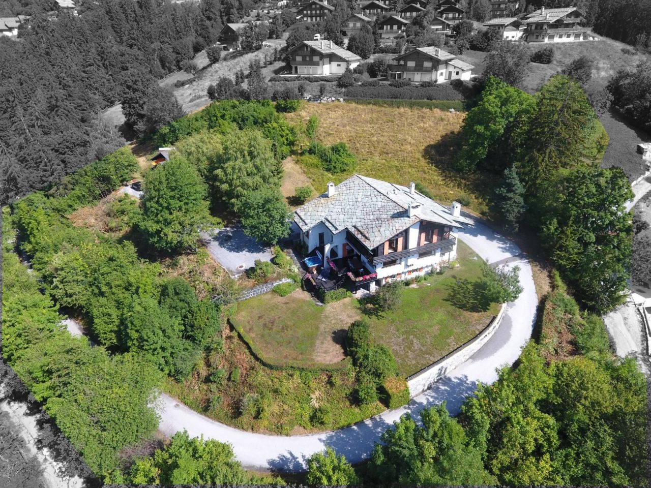 Дом в Кран-Монтане, Швейцария, 8 650 м2 - фото 1