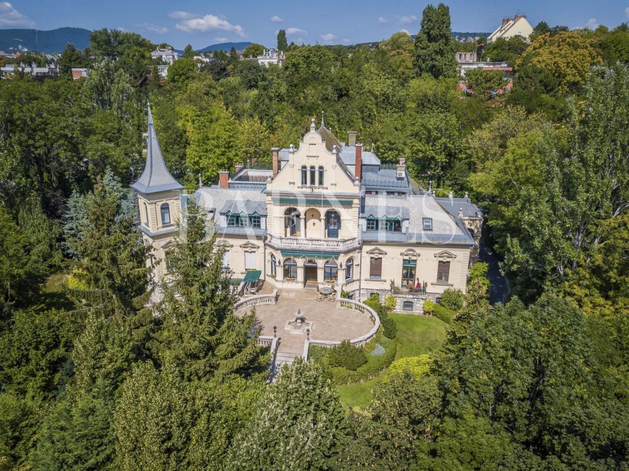Дом в Будапеште, Венгрия, 1 300 м2 - фото 1