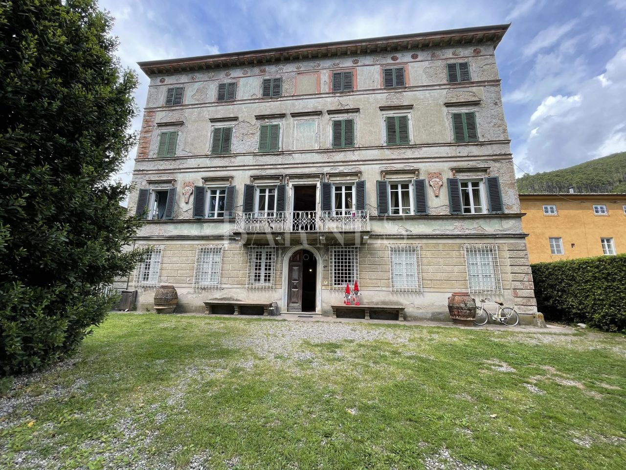 Квартира в Капаннори, Италия, 330 м2 - фото 1