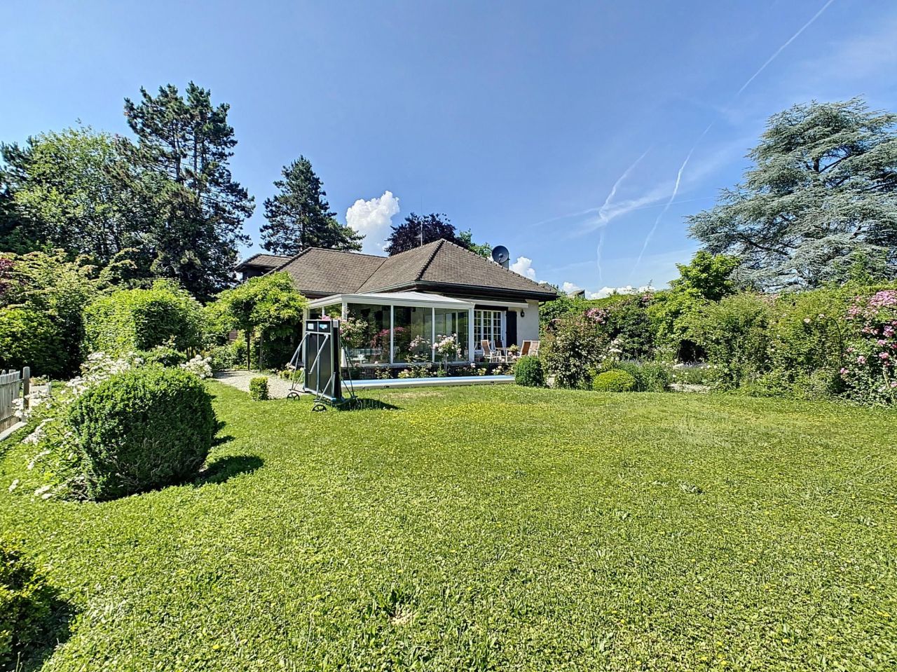 Дом Mies, Швейцария, 190 м2 - фото 1