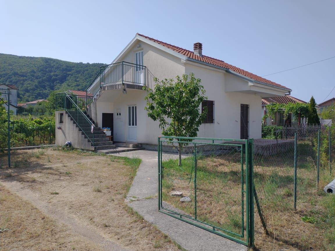Дом в Херцег-Нови, Черногория, 75 м2 - фото 1