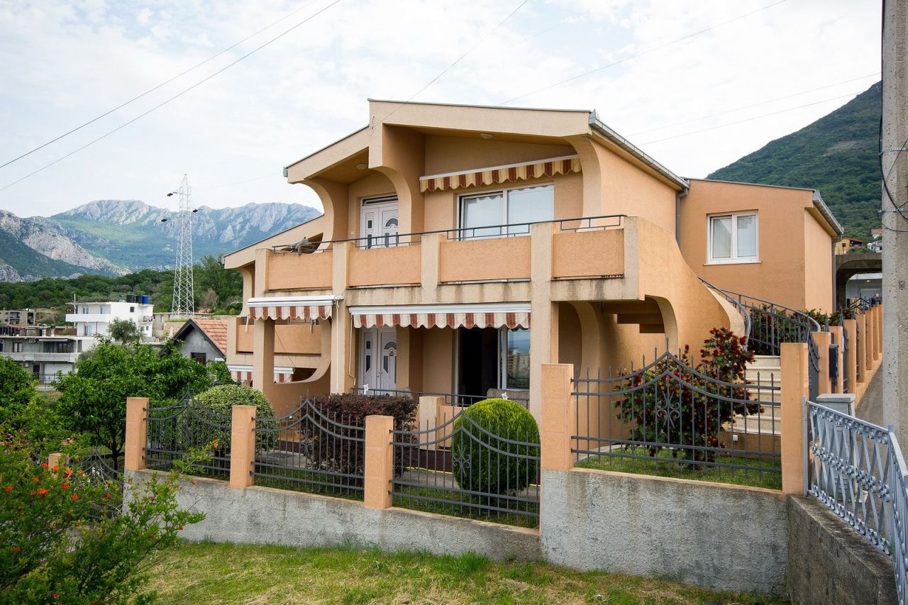 Дом в Баре, Черногория, 292 м2 - фото 1