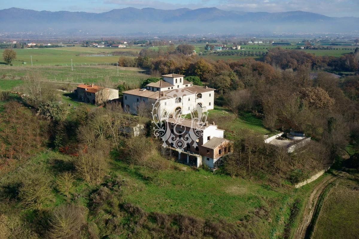 Дом в Кастильон-Фиорентино, Италия, 2 574 м2 - фото 1