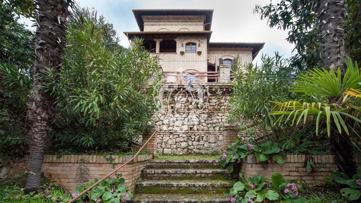 Вилла в Сполето, Италия, 297 м² - фото 2