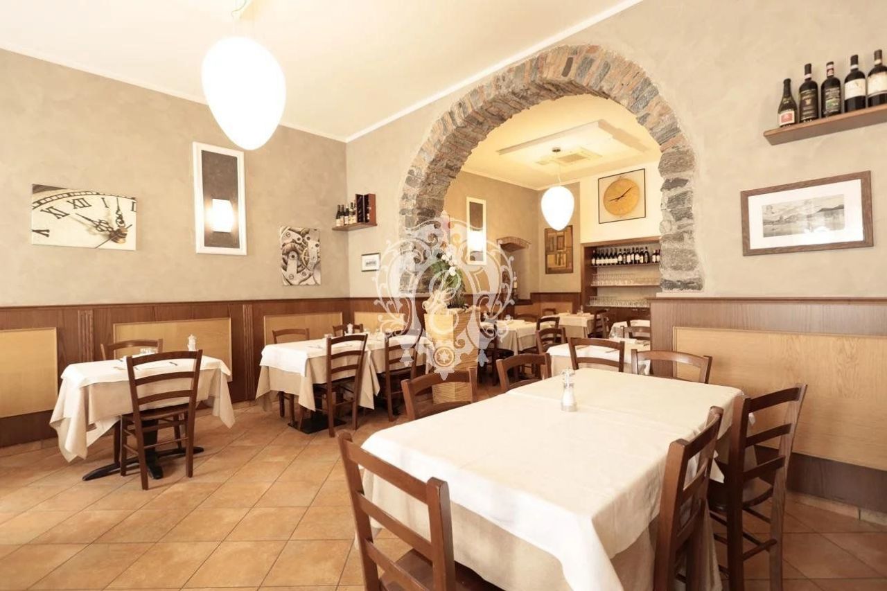 Коммерческая недвижимость в Комо, Италия, 500 м² - фото 2