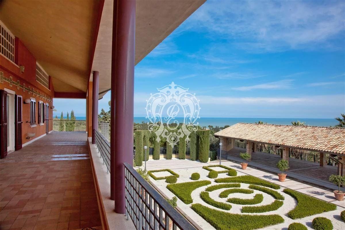 Вилла в Сан-Бенедетто-дель-Тронто, Италия, 5 000 м² - фото 2