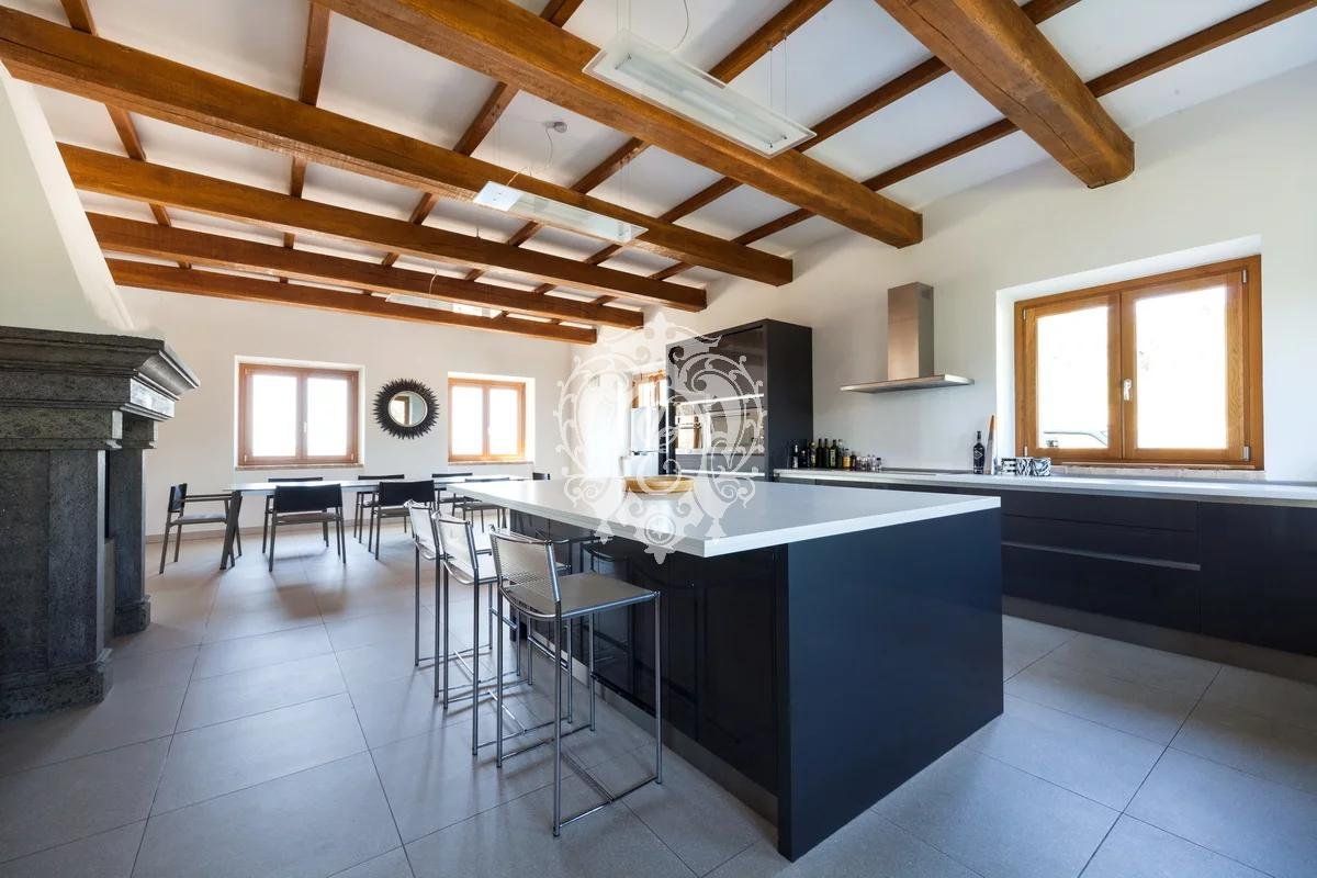 Вилла в Тоди, Италия, 665 м² - фото 2