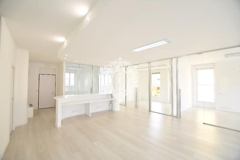 Офис в Комо, Италия, 190 м² - фото 2